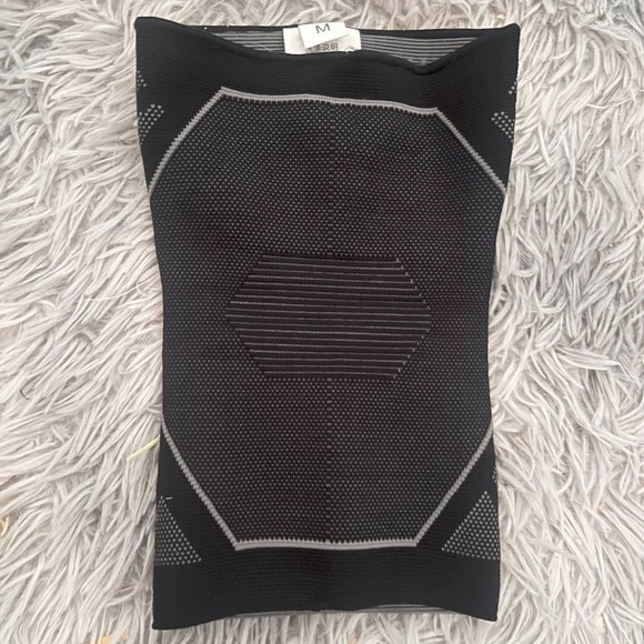 Protective Knee support compression sleeve - Picture 2 of 4